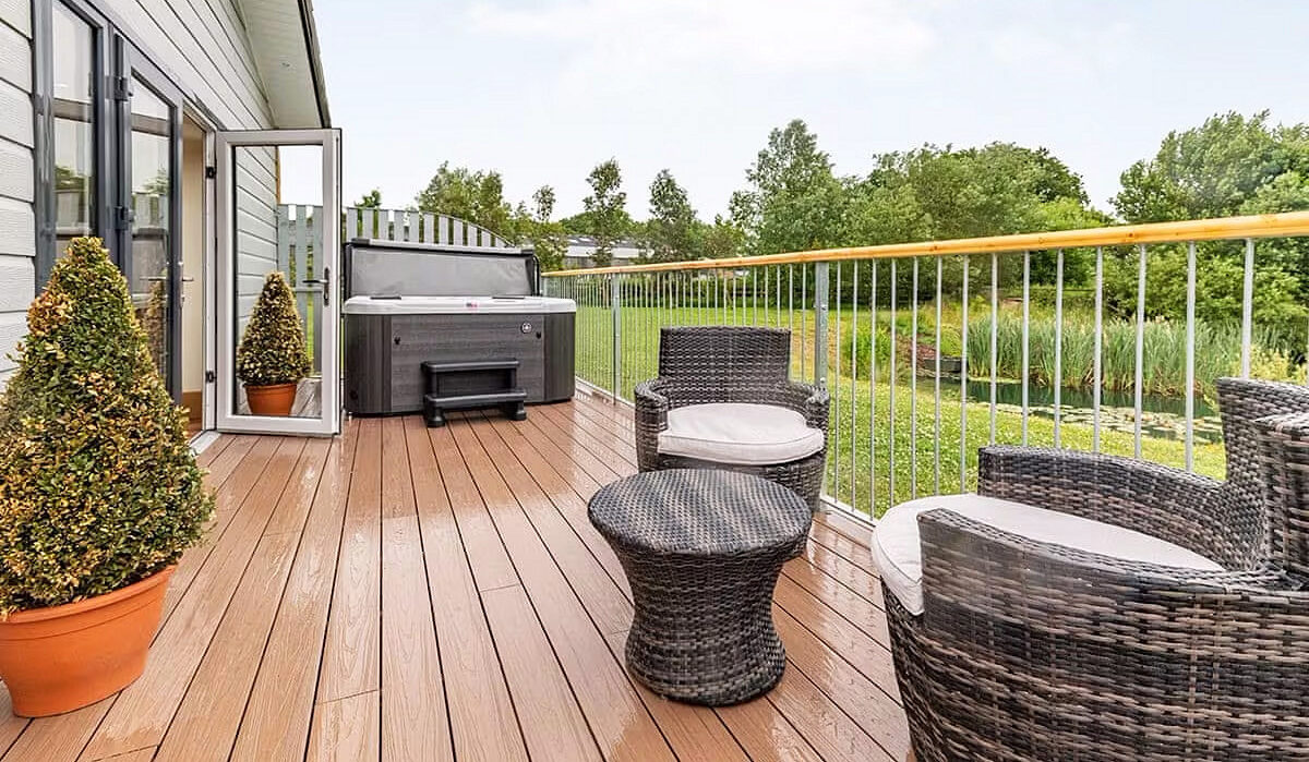 luxury-log-cabins-with-hot-tubs-in-york-yorkshire-lodges